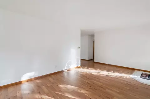 Living - 540 Cosmopolitan, Marshall, MI 49068 photo 2 of 6