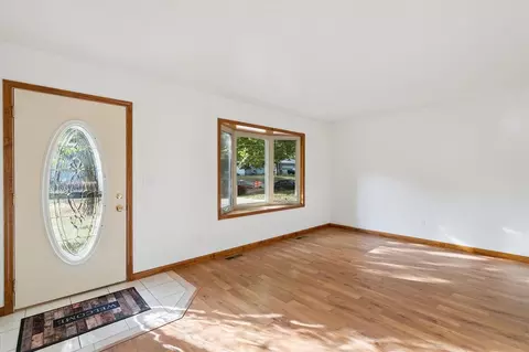 Living - 540 Cosmopolitan, Marshall, MI 49068 photo 1 of 6
