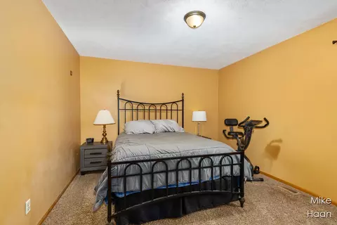 Bedroom - 2298 138th, Dorr, MI 49323 photo 4 of 5