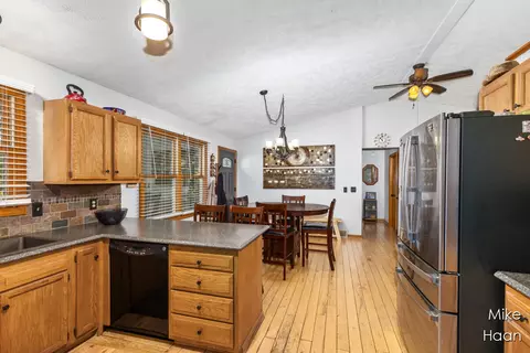 Kitchen - 2298 138th, Dorr, MI 49323 photo 3 of 5
