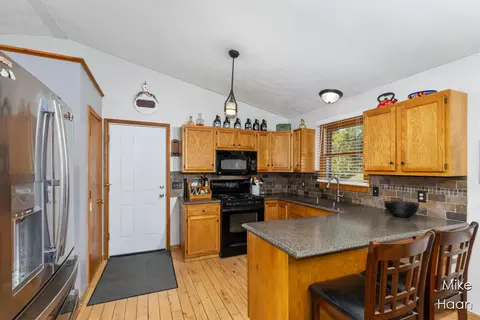 Kitchen - 2298 138th, Dorr, MI 49323 photo 1 of 5