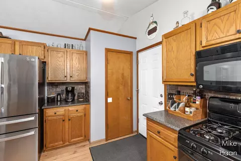Kitchen - 2298 138th, Dorr, MI 49323 photo 4 of 5