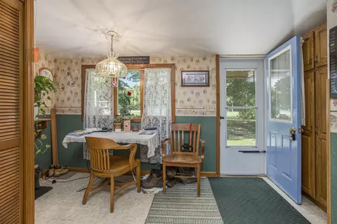 Entry Way - 633 Buchanan, Mendon, MI 49072 photo 1 of 2
