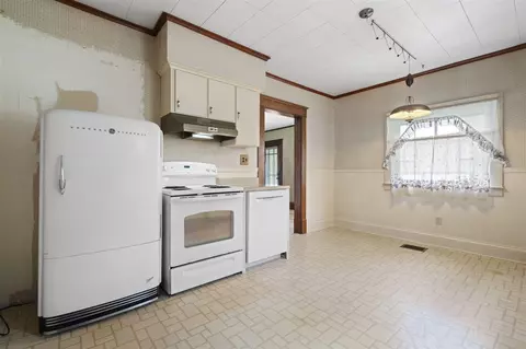 Kitchen - 223 N Main, Munith, MI 49259 photo 4 of 7