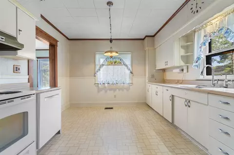 Kitchen - 223 N Main, Munith, MI 49259 photo 5 of 7