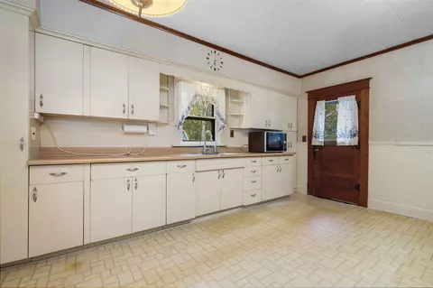 Kitchen - 223 N Main, Munith, MI 49259 photo 2 of 7