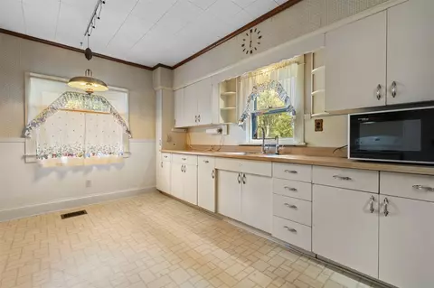 Kitchen - 223 N Main, Munith, MI 49259 photo 6 of 7