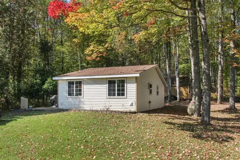 1129 Crestview, Harrison, MI 48625 photo 2