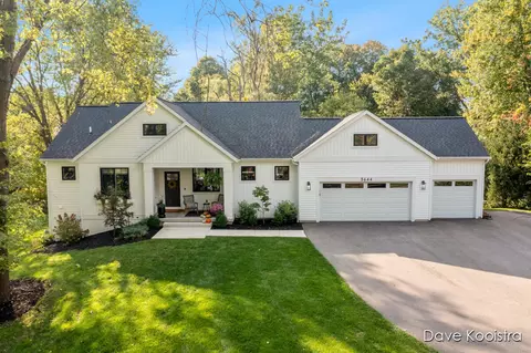 5644 Cascade, Grand Rapids, MI 49546