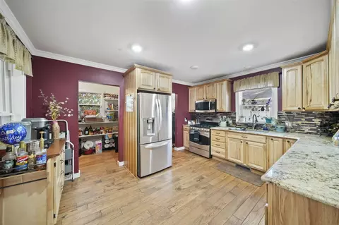 Kitchen - 335 Wall, Jackson, MI 49203 photo 1 of 3
