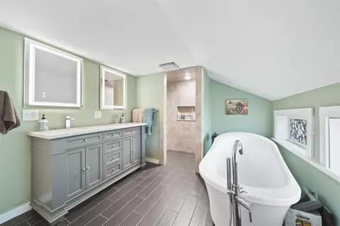 Bath - 335 Wall, Jackson, MI 49203 photo 3 of 5