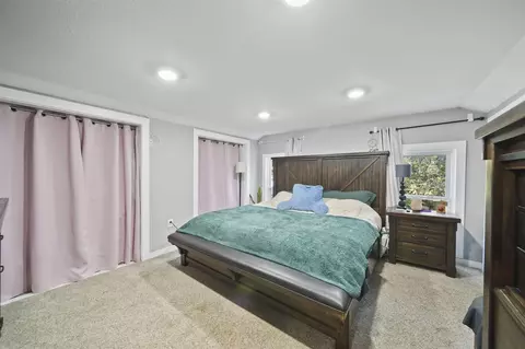 Bedroom - 335 Wall, Jackson, MI 49203 photo 1 of 4