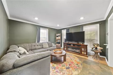 Living - 335 Wall, Jackson, MI 49203 photo 1 of 2
