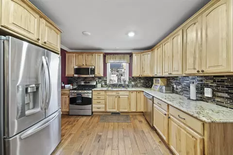 Kitchen - 335 Wall, Jackson, MI 49203 photo 2 of 3