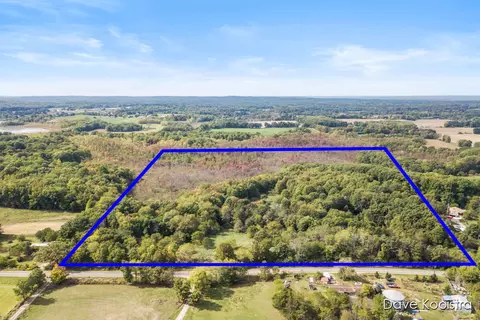 2050 Tanner Lk, Hastings, MI 49058