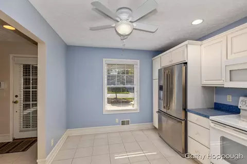 Kitchen - 5162 Hawk Holw, Bath, MI 48808 photo 3 of 3