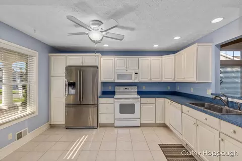 Kitchen - 5162 Hawk Holw, Bath, MI 48808 photo 2 of 3