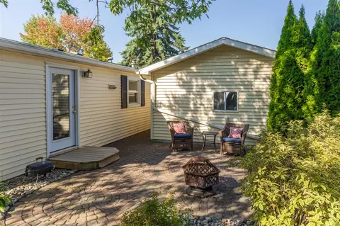 317 Cadgewith E, Lansing, MI 48906 photo 22