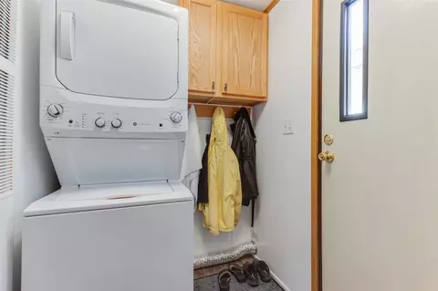 317 Cadgewith E, Lansing, MI 48906 photo 12