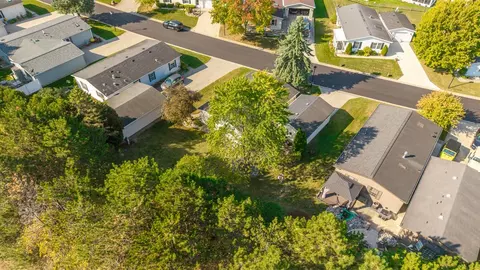 317 Cadgewith E, Lansing, MI 48906 photo 26