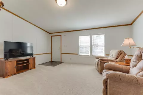 317 Cadgewith E, Lansing, MI 48906 photo 4