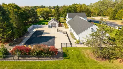317 Cadgewith E, Lansing, MI 48906 photo 32