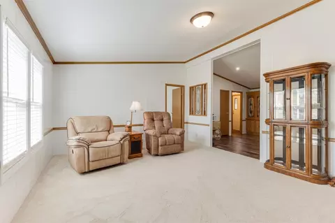 317 Cadgewith E, Lansing, MI 48906 photo 5