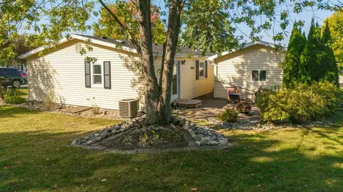 317 Cadgewith E, Lansing, MI 48906 photo 21
