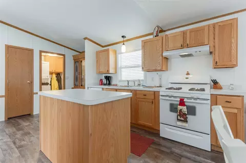 317 Cadgewith E, Lansing, MI 48906 photo 10