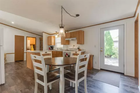 317 Cadgewith E, Lansing, MI 48906 photo 8