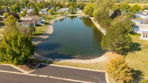317 Cadgewith E, Lansing, MI 48906 photo 34