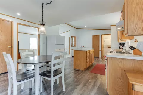 317 Cadgewith E, Lansing, MI 48906 photo 7