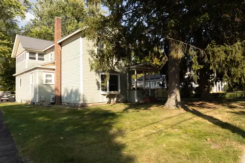 306 W W Grv, Greenville, MI 48838