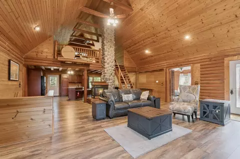 Living - 1750 Fox, Jackson, MI 49201 photo 4 of 4