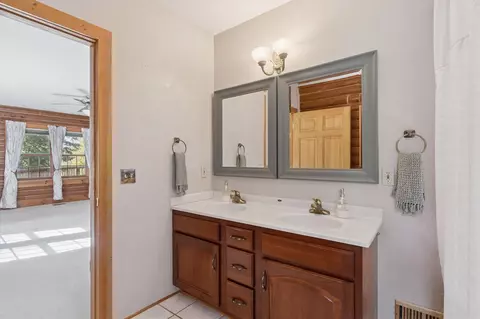 Bath - 1750 Fox, Jackson, MI 49201 photo 1 of 5