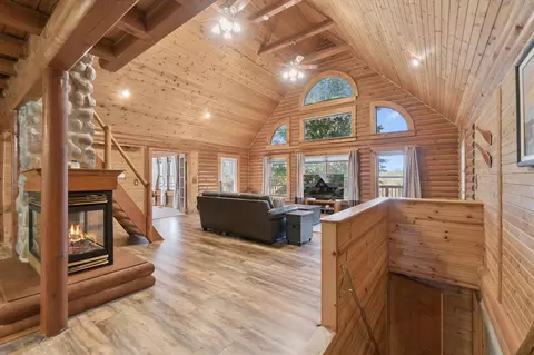Entry Way - 1750 Fox, Jackson, MI 49201 photo 1 of 4