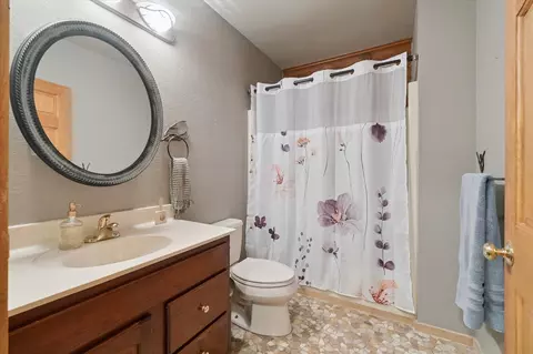 Bath - 1750 Fox, Jackson, MI 49201 photo 4 of 5