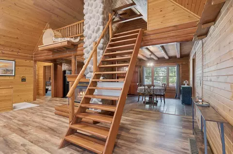 Entry Way - 1750 Fox, Jackson, MI 49201 photo 3 of 4