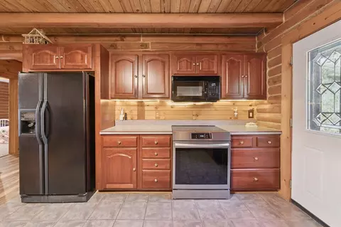Kitchen - 1750 Fox, Jackson, MI 49201 photo 4 of 5