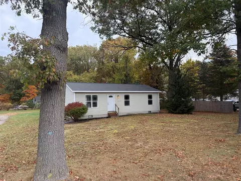2150 E Riv, Muskegon, MI 49445