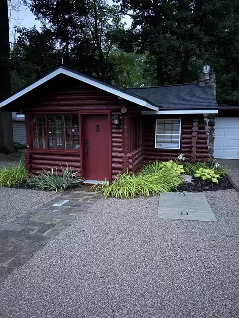 252 W W Lk, Cadillac, MI 49601