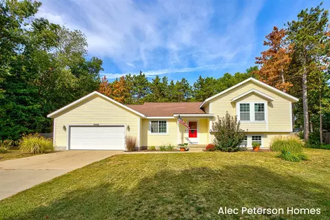 6666 Minard Dr, Muskegon, MI 49442