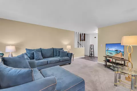 Living - 1504 Warren, Jackson, MI 49203 photo 3 of 3