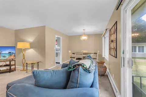 Living - 1504 Warren, Jackson, MI 49203 photo 2 of 3