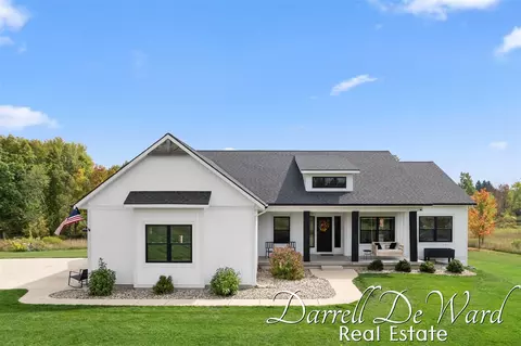 4880 Oaklee Ln, Caledonia, MI 49316