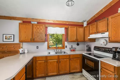 Kitchen - 3047 144th, Dorr, MI 49323 photo 2 of 4