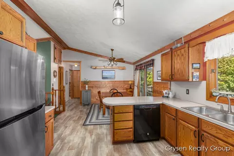Kitchen - 3047 144th, Dorr, MI 49323 photo 1 of 4