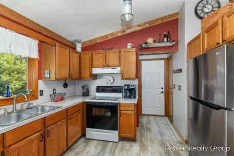 Kitchen - 3047 144th, Dorr, MI 49323 photo 3 of 4