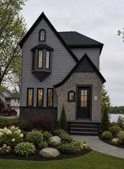 2020 Watkins Lk, Waterford, MI 48328