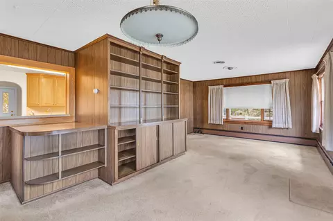 Living - 2100 Ridgeway, Jackson, MI 49203 photo 4 of 11
